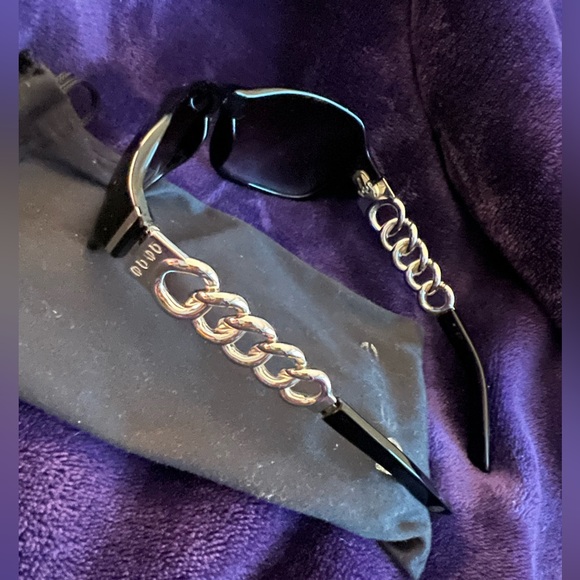 Bebe Women’s Sunglasses🖤 (Like NEW worn once did not like how they fit my face) - Picture 4 of 4